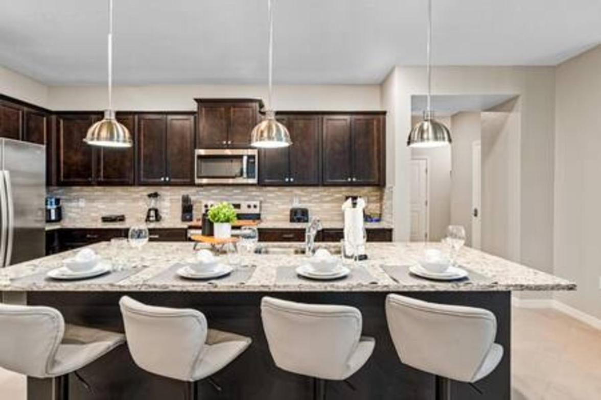 Brand New Charming Home 9 Miles to Disney