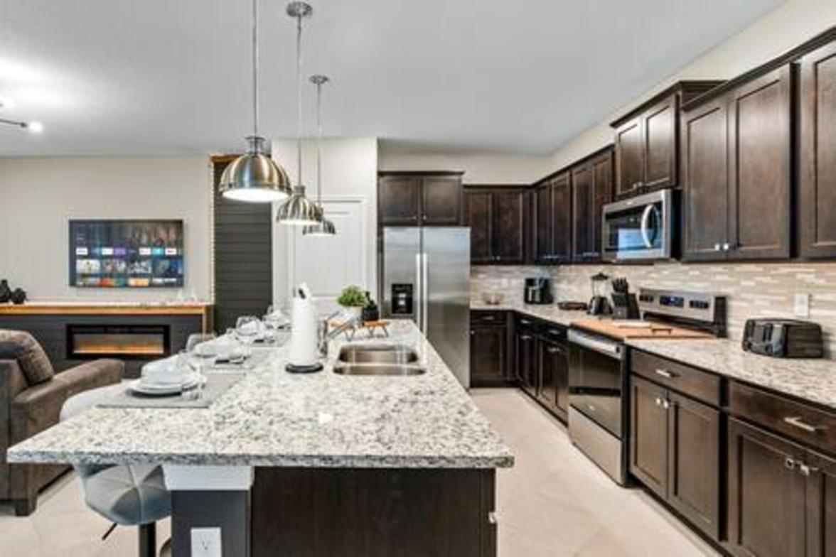 Brand New Charming Home 9 Miles to Disney