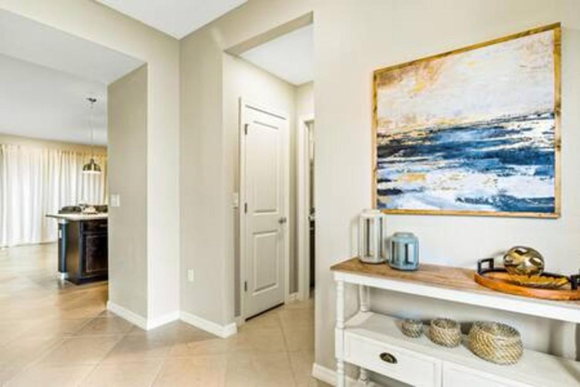 Brand New Charming Home 9 Miles to Disney
