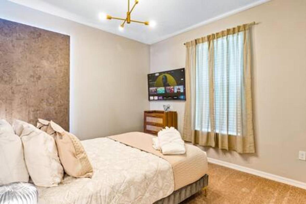 Brand New Charming Home 9 Miles to Disney