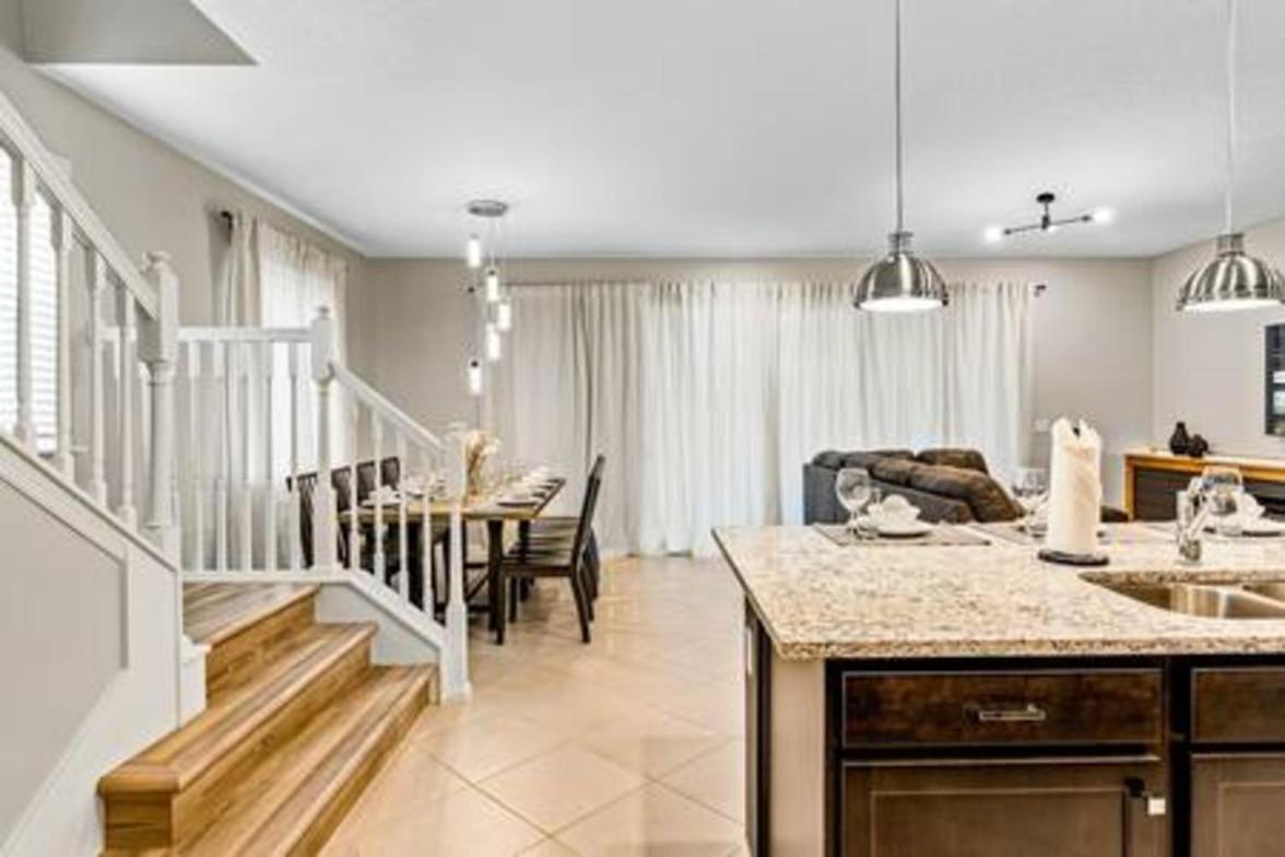 Brand New Charming Home 9 Miles to Disney