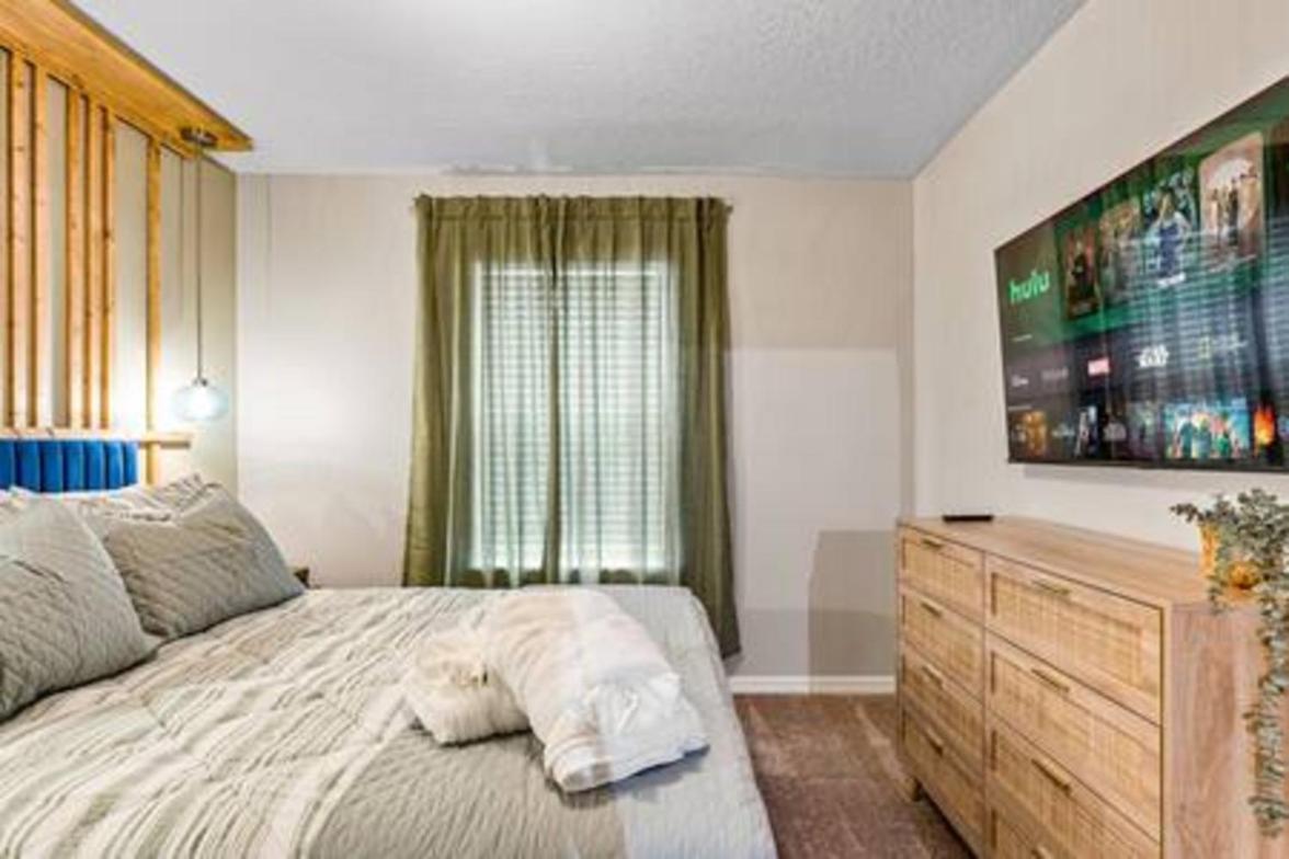 Brand New Charming Home 9 Miles to Disney