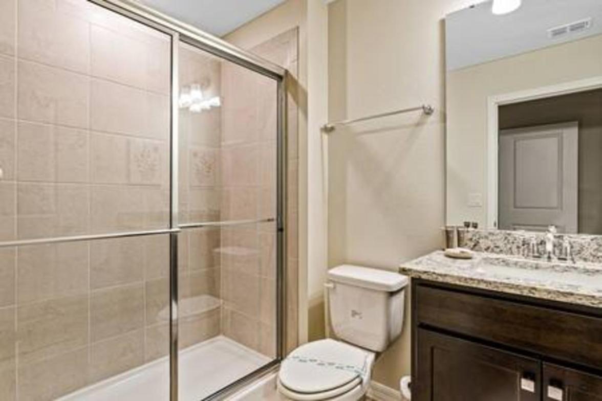 Brand New Charming Home 9 Miles to Disney