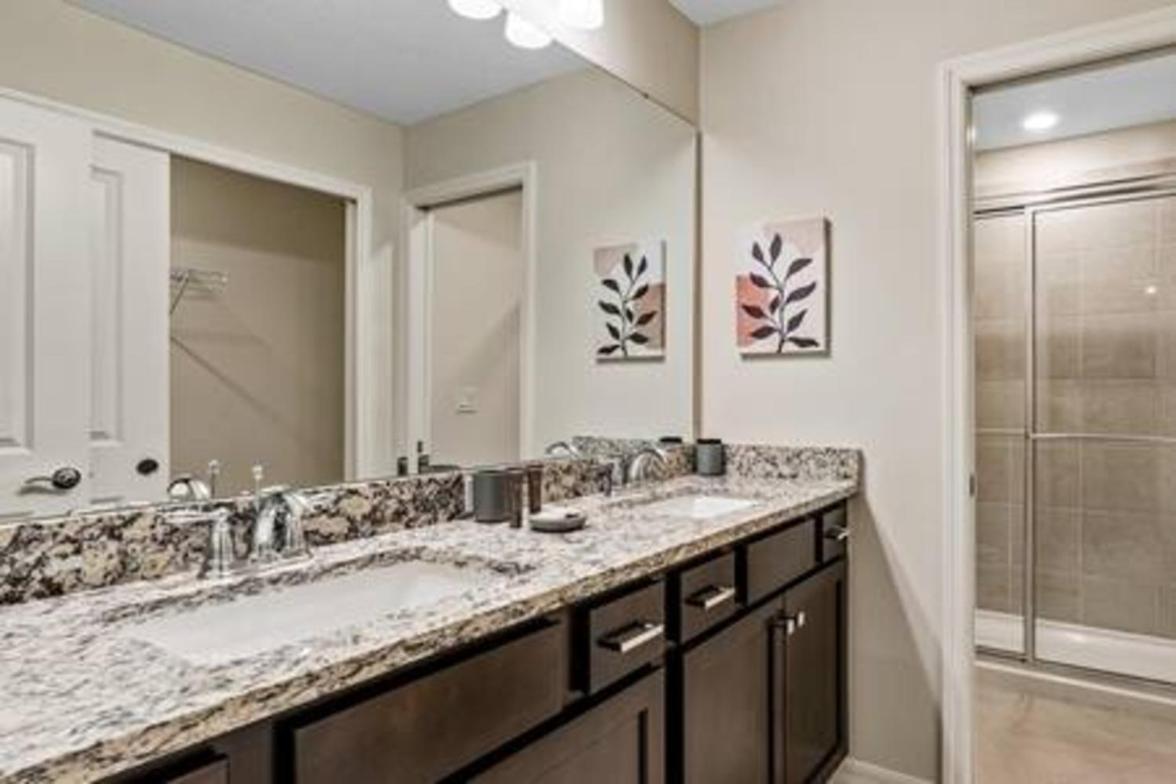 Brand New Charming Home 9 Miles to Disney