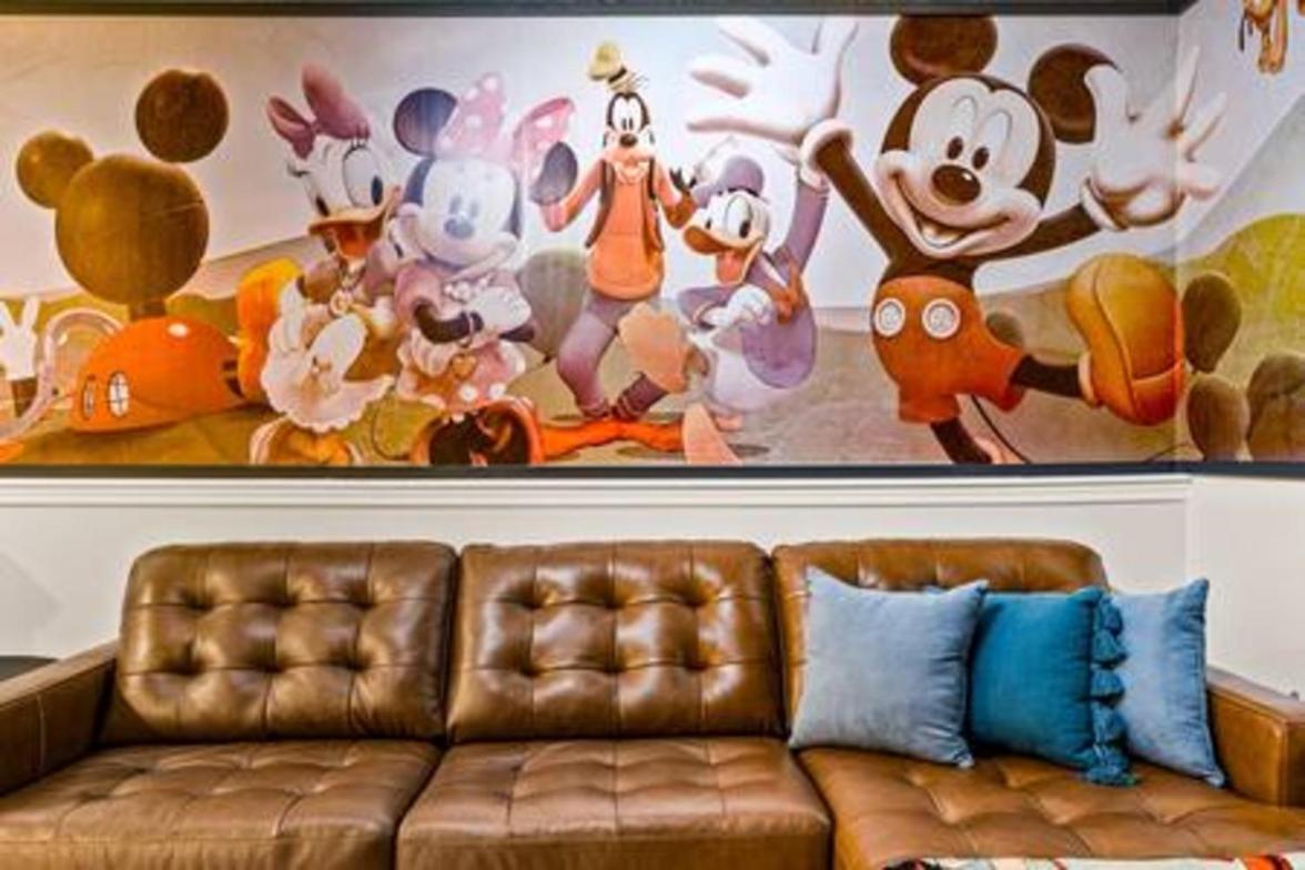 Brand New Charming Home 9 Miles to Disney