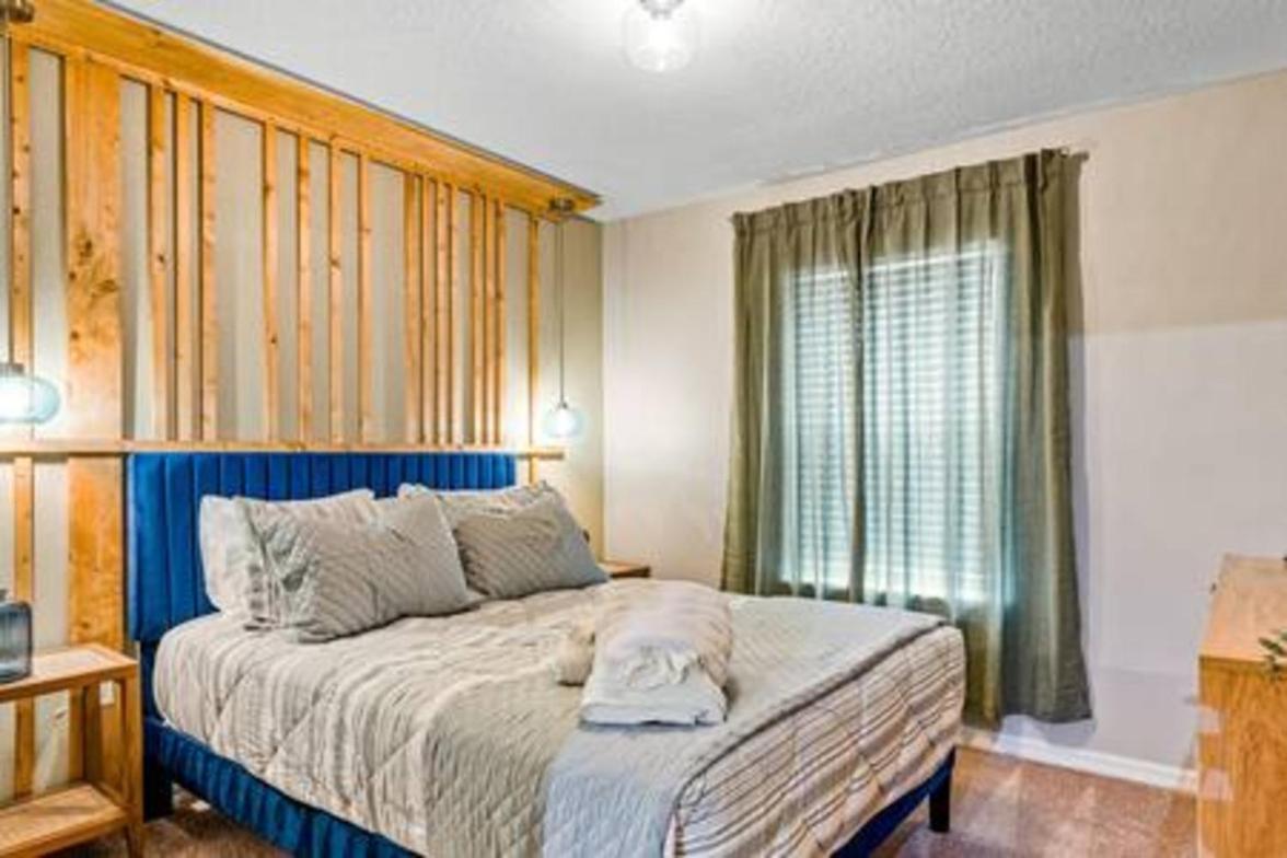 Brand New Charming Home 9 Miles to Disney