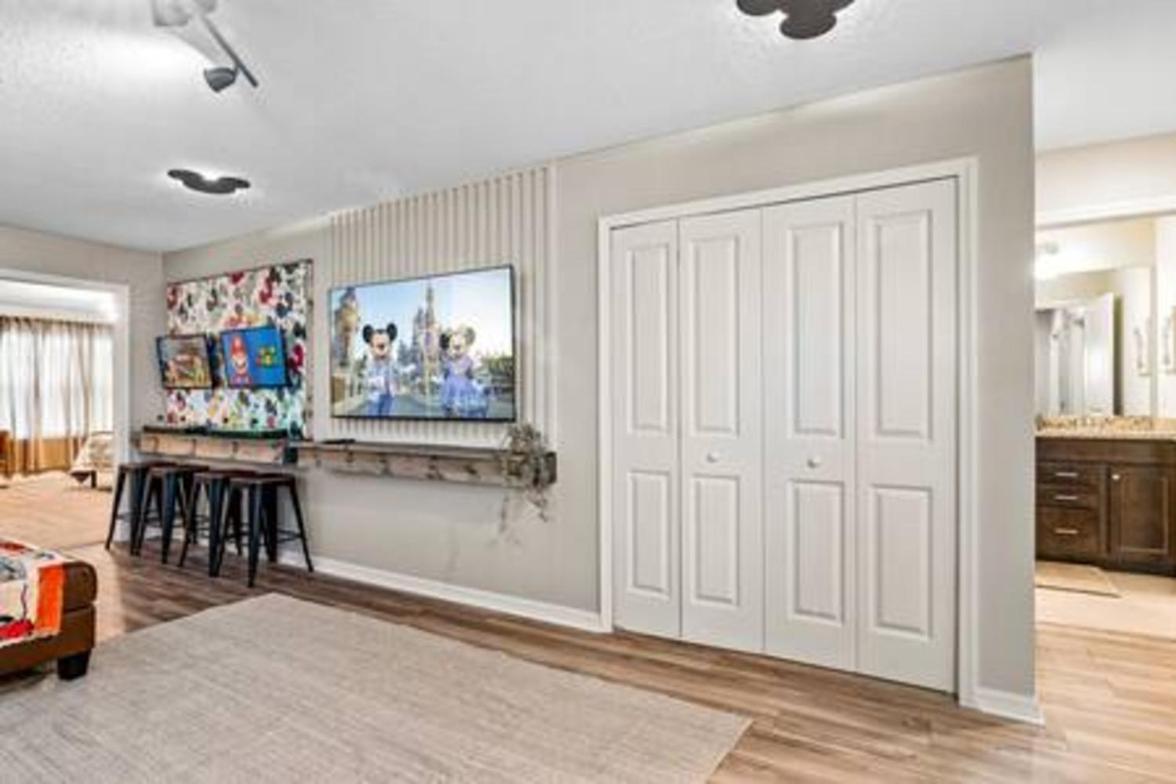 Brand New Charming Home 9 Miles to Disney
