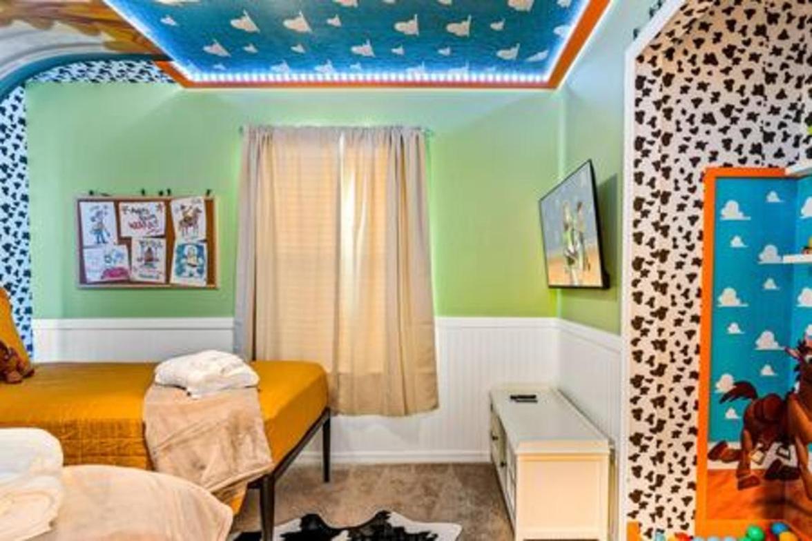 Brand New Charming Home 9 Miles to Disney