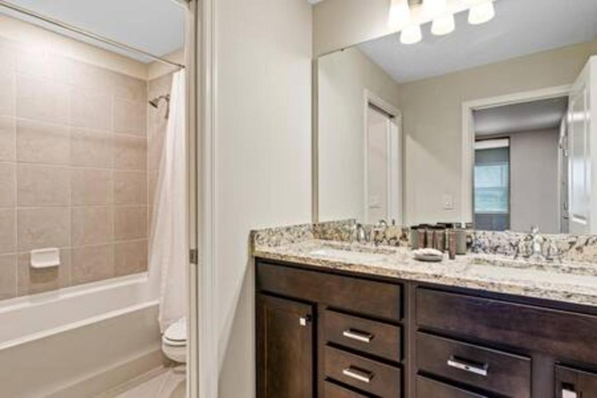 Brand New Charming Home 9 Miles to Disney