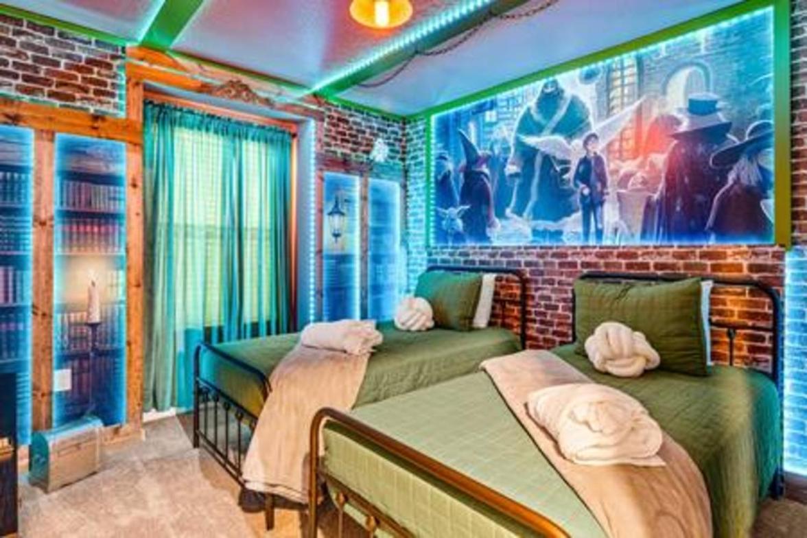 Brand New Charming Home 9 Miles to Disney