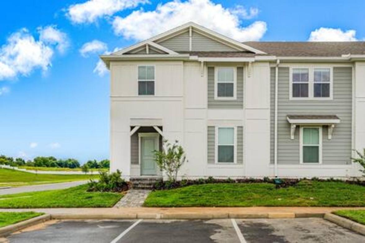 Brand New Charming Home 9 Miles to Disney