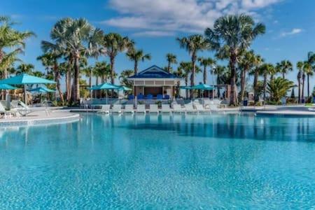Brand New Charming Home 9 Miles to Disney