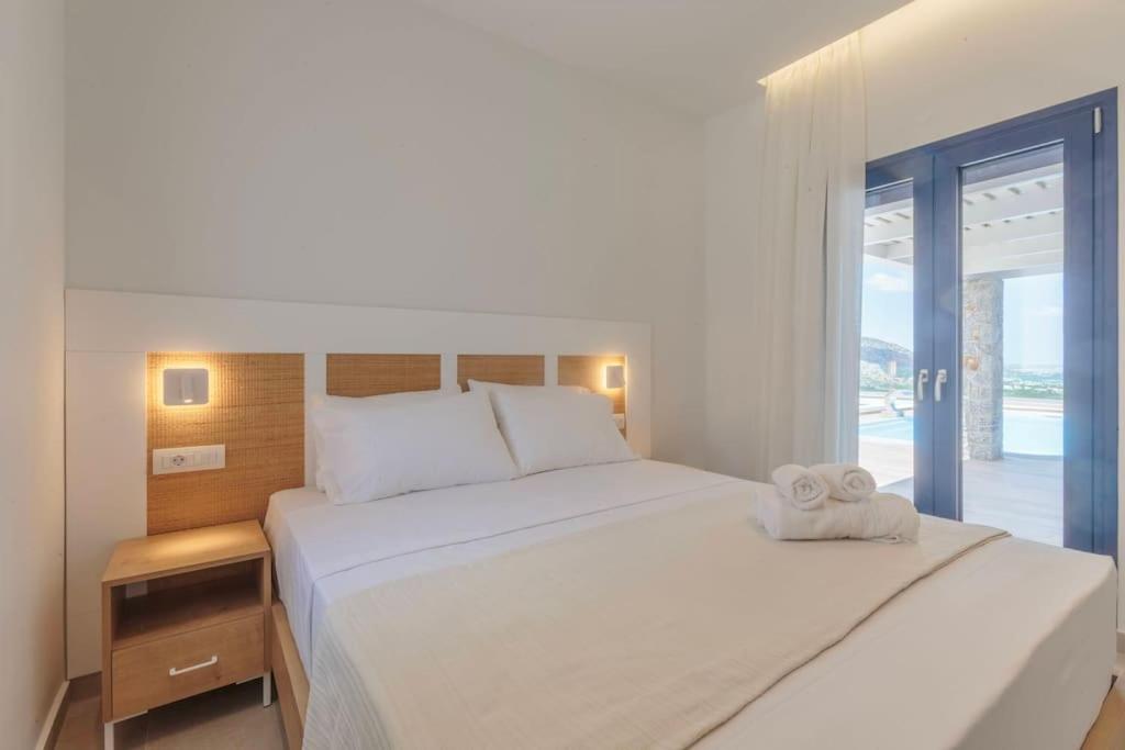 Thea Villa Santa Marina view 5