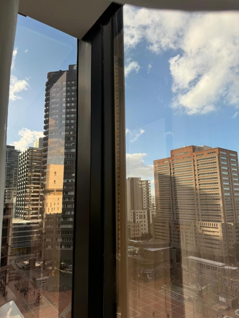 1bed apartment in foreshore place city views 1202 view 3