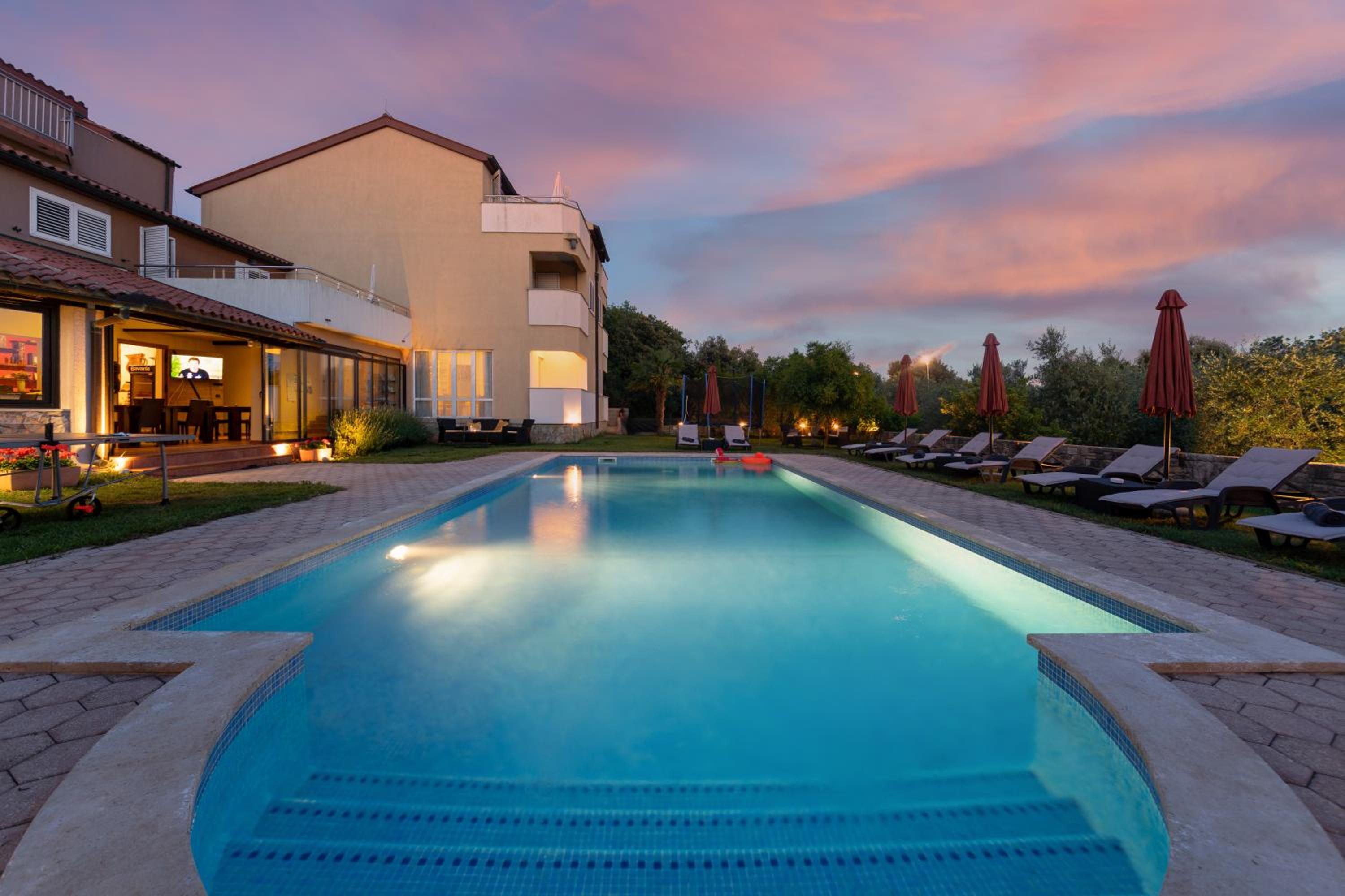Guesthouse ''Barboska'' - big outdoor swimming pool & private tennis court view 3
