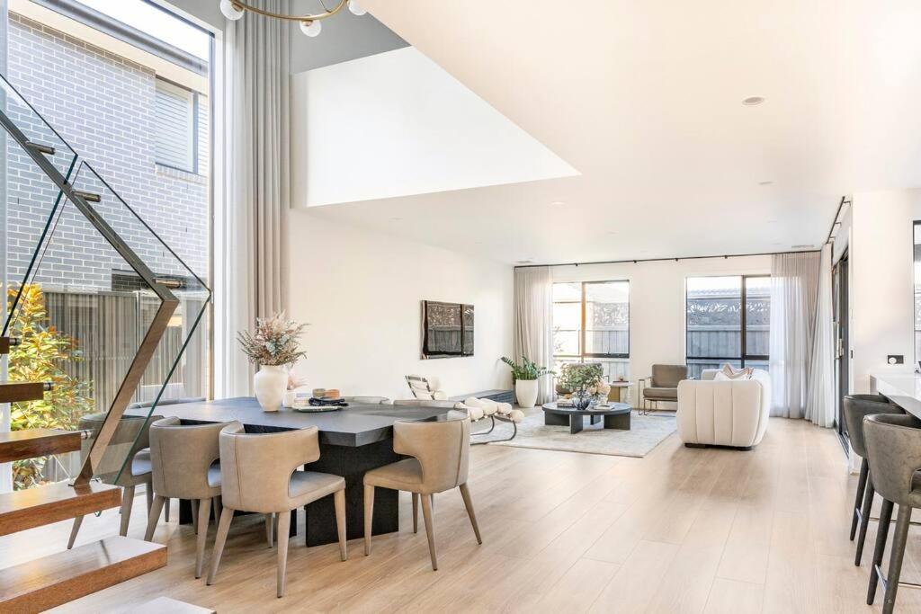 Room in a Modern Home in keysborough view 5