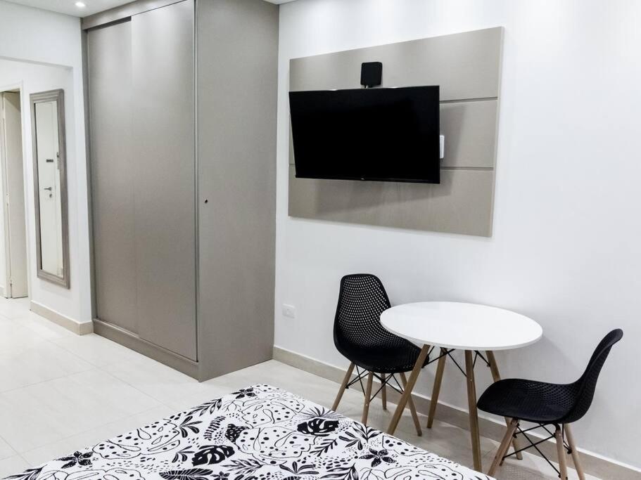 Apto pé na areia Toninhas em condomínio
