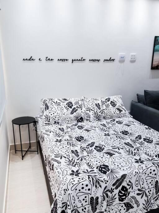 Apto pé na areia Toninhas em condomínio