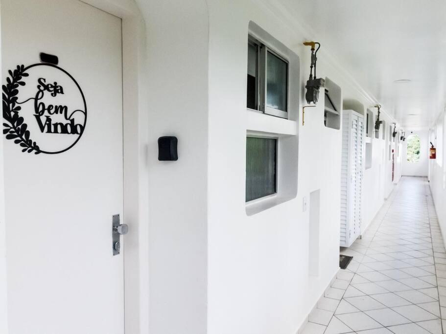 Apto pé na areia Toninhas em condomínio