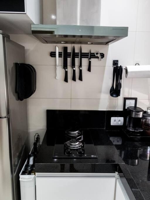 Apto pé na areia Toninhas em condomínio