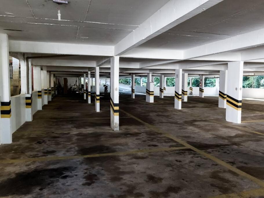 Apto pé na areia Toninhas em condomínio