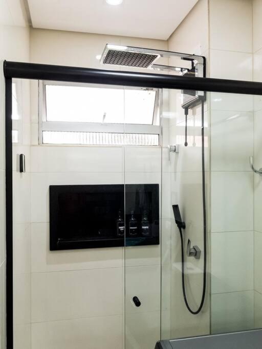 Apto pé na areia Toninhas em condomínio