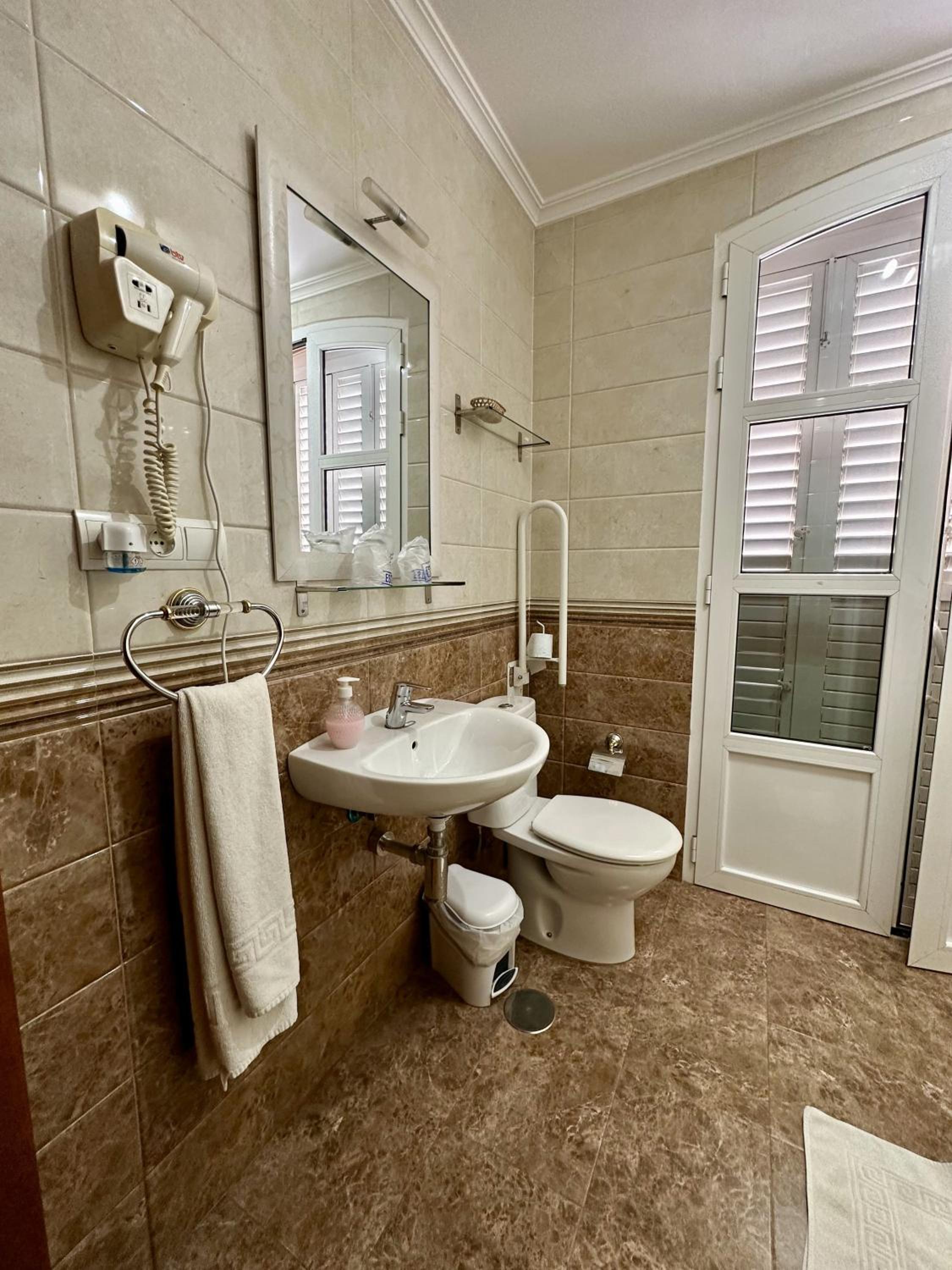 Hostal Avenida
