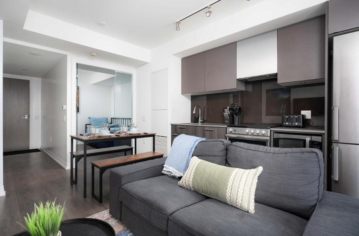 Modern 2BR w 3 Beds Walk to Eaton Centre and TMU