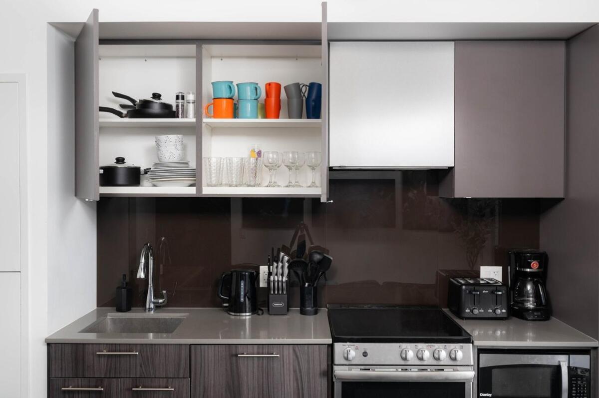 Modern 2BR w 3 Beds Walk to Eaton Centre and TMU