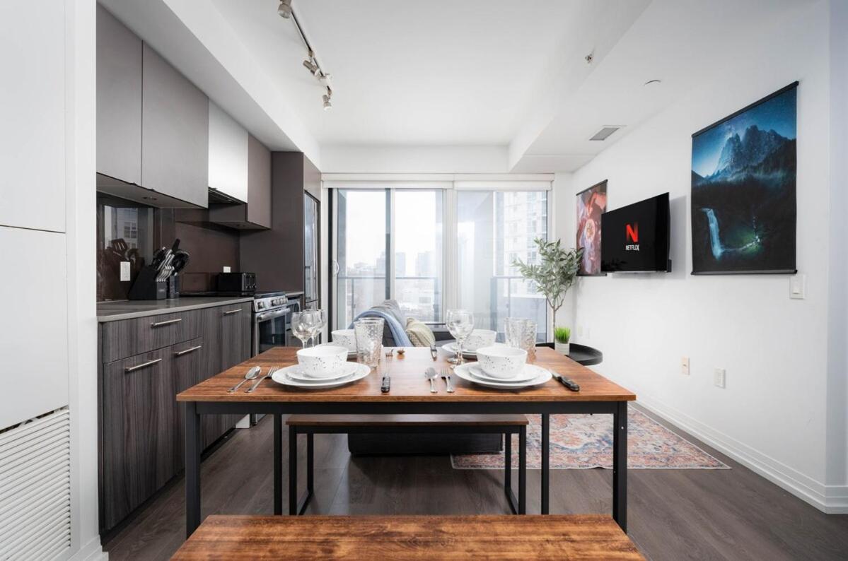 Modern 2BR w 3 Beds Walk to Eaton Centre and TMU