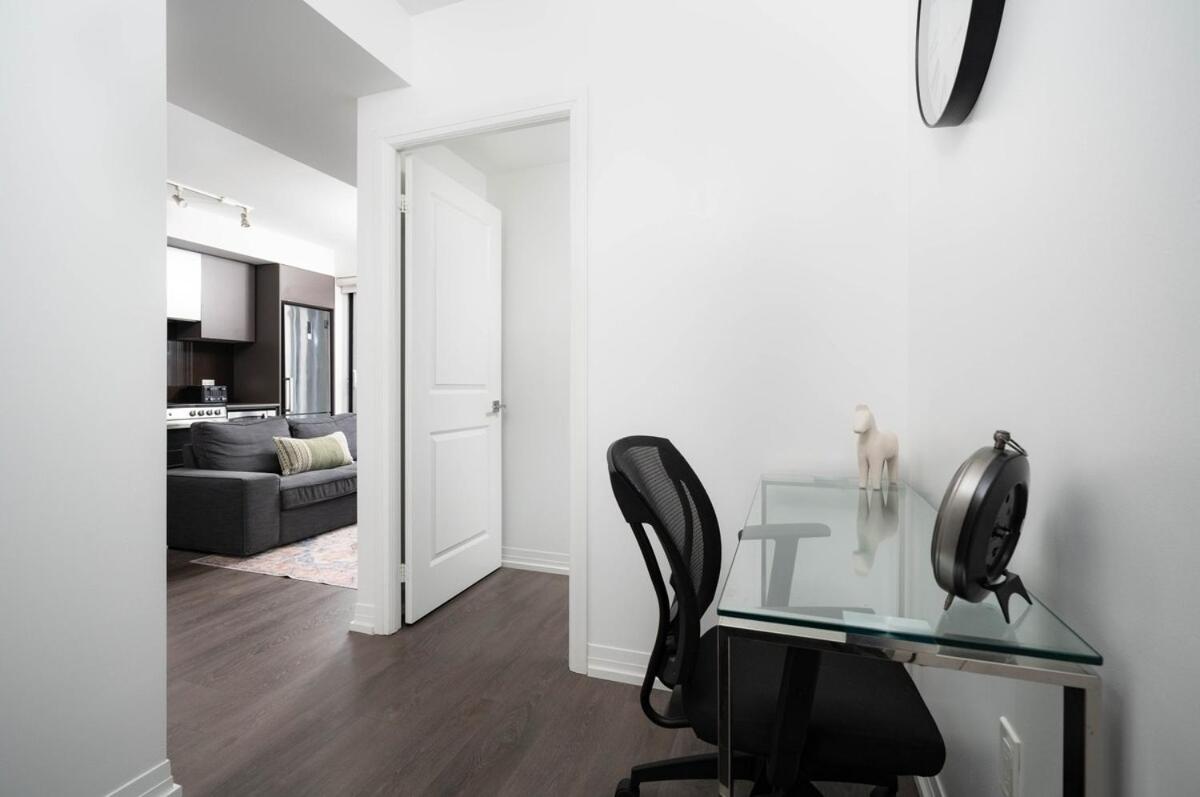 Modern 2BR w 3 Beds Walk to Eaton Centre and TMU