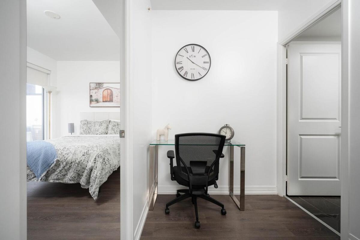 Modern 2BR w 3 Beds Walk to Eaton Centre and TMU