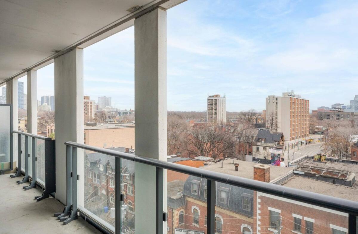 Modern 2BR w 3 Beds Walk to Eaton Centre and TMU