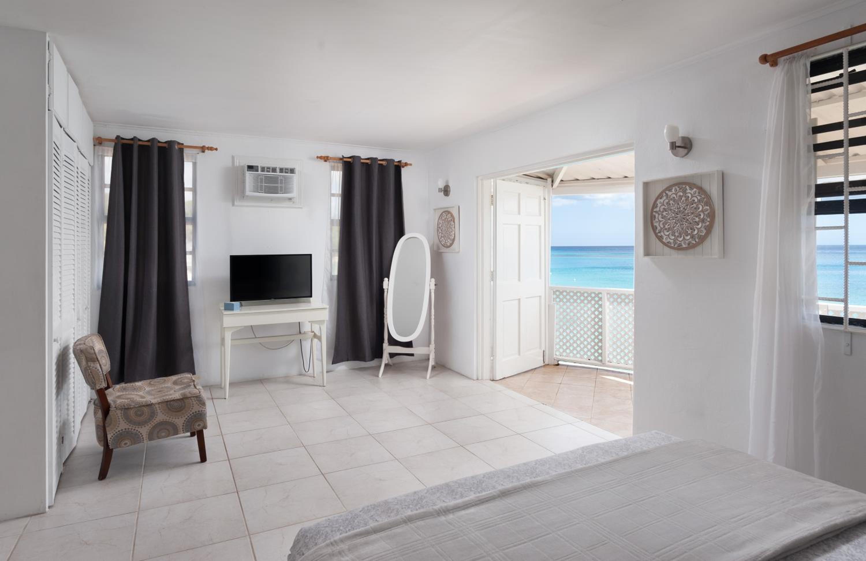 Purple Rain - Direct Seaviews, 2 Bedroom, 2 Bathroom, 3 Terrace Beachfront Bliss