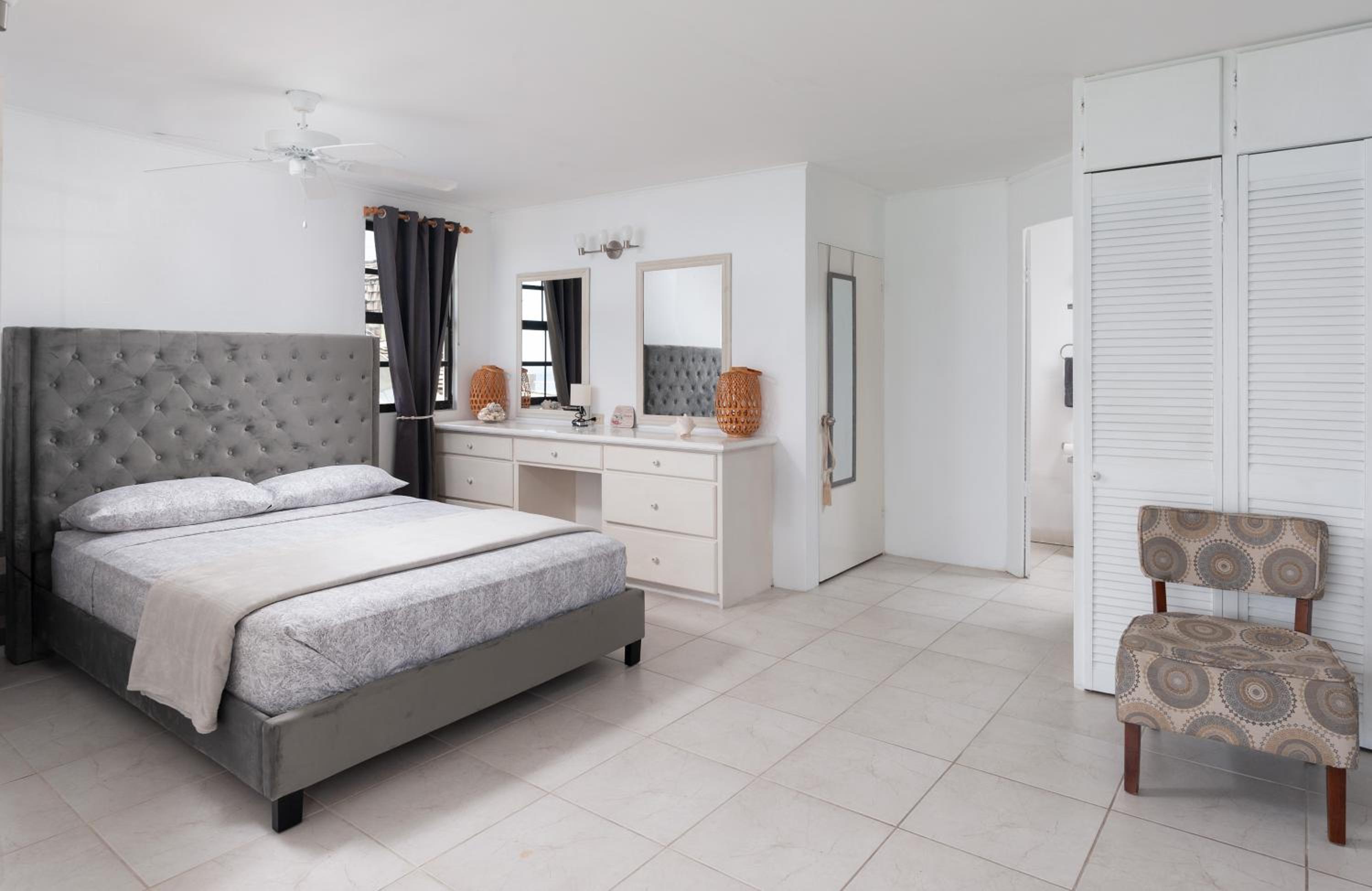 Purple Rain - Direct Seaviews, 2 Bedroom, 2 Bathroom, 3 Terrace Beachfront Bliss