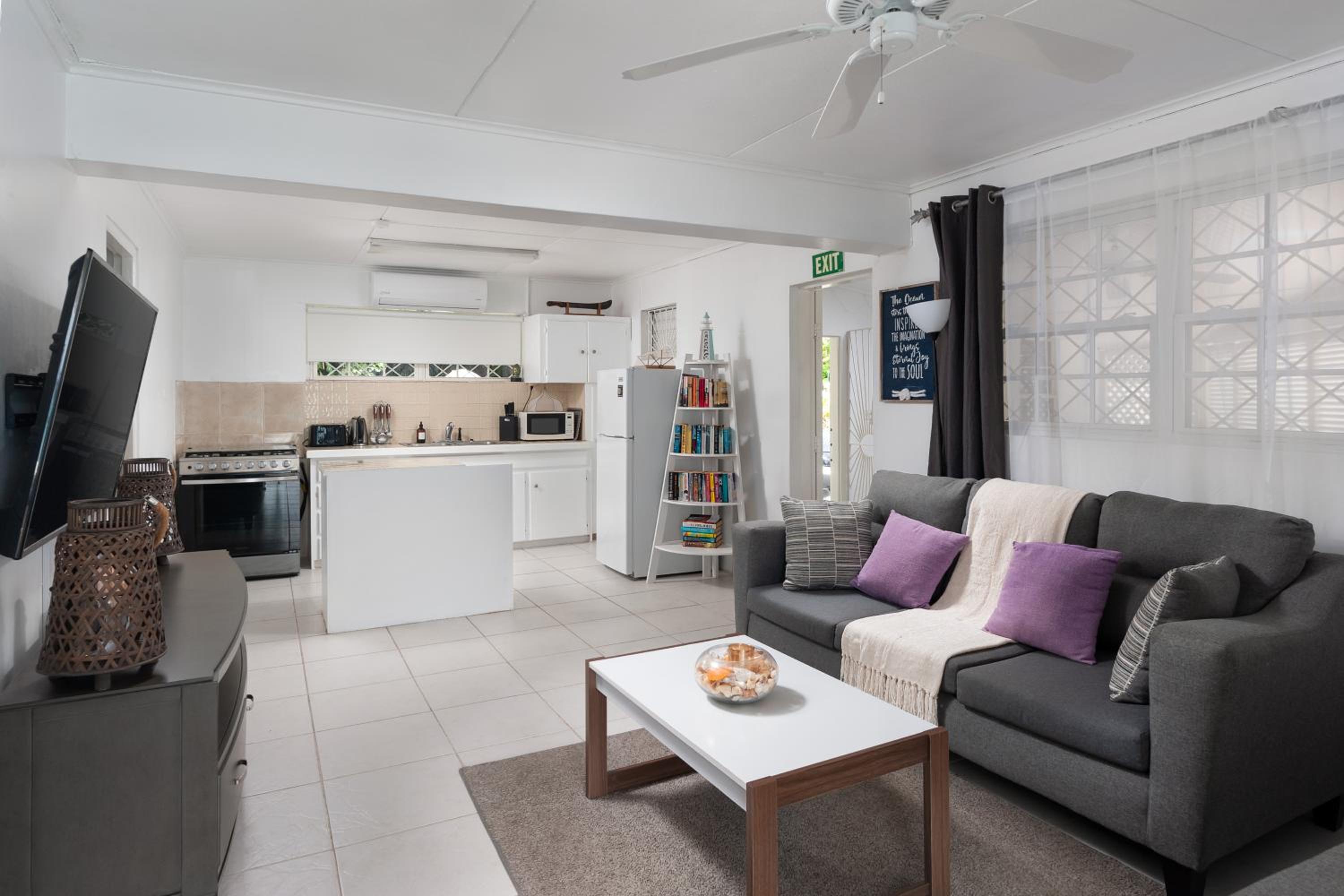 Purple Rain - Direct Seaviews, 2 Bedroom, 2 Bathroom, 3 Terrace Beachfront Bliss