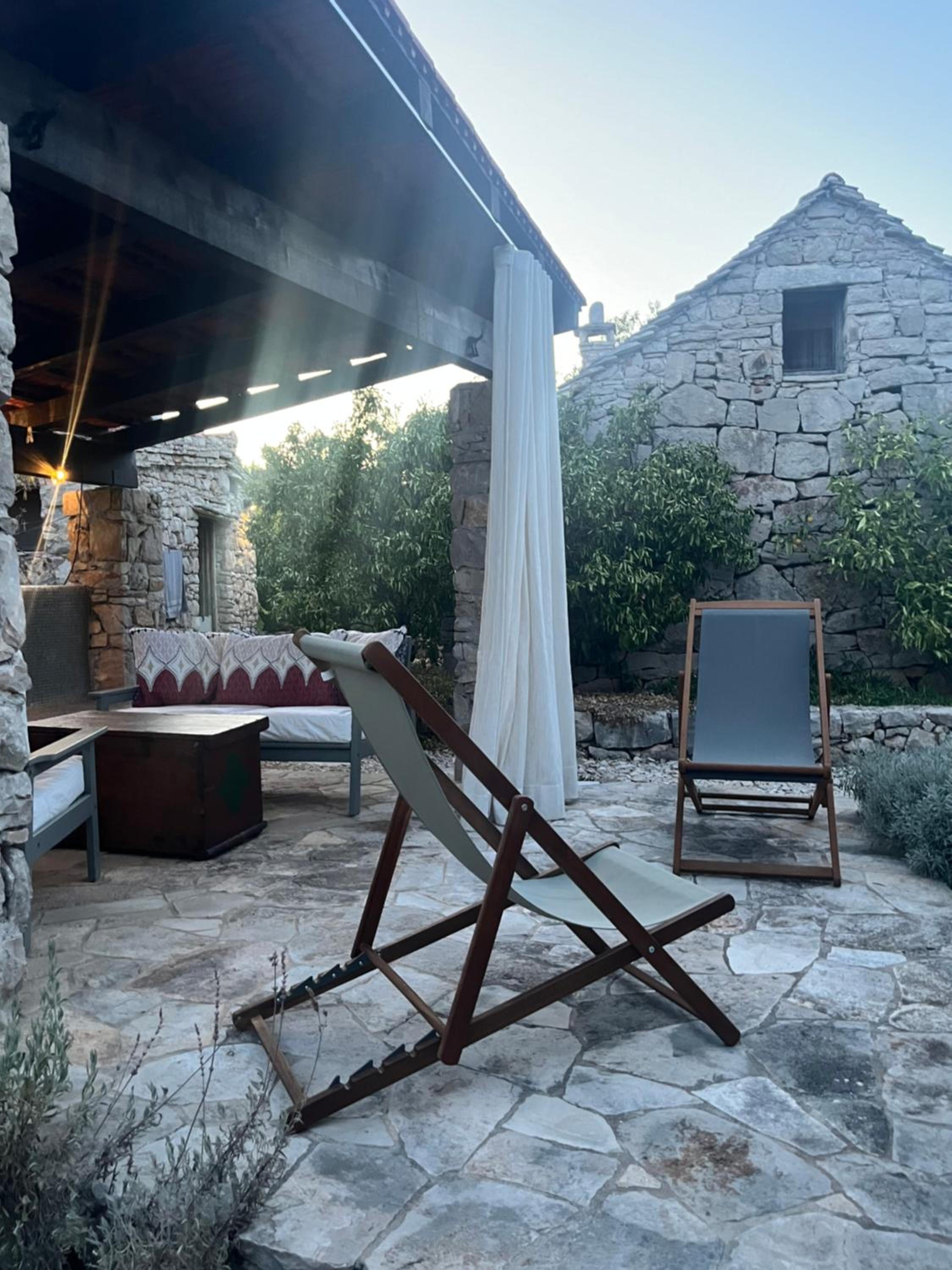 Romantic stone house and yard near stunning beach view 2