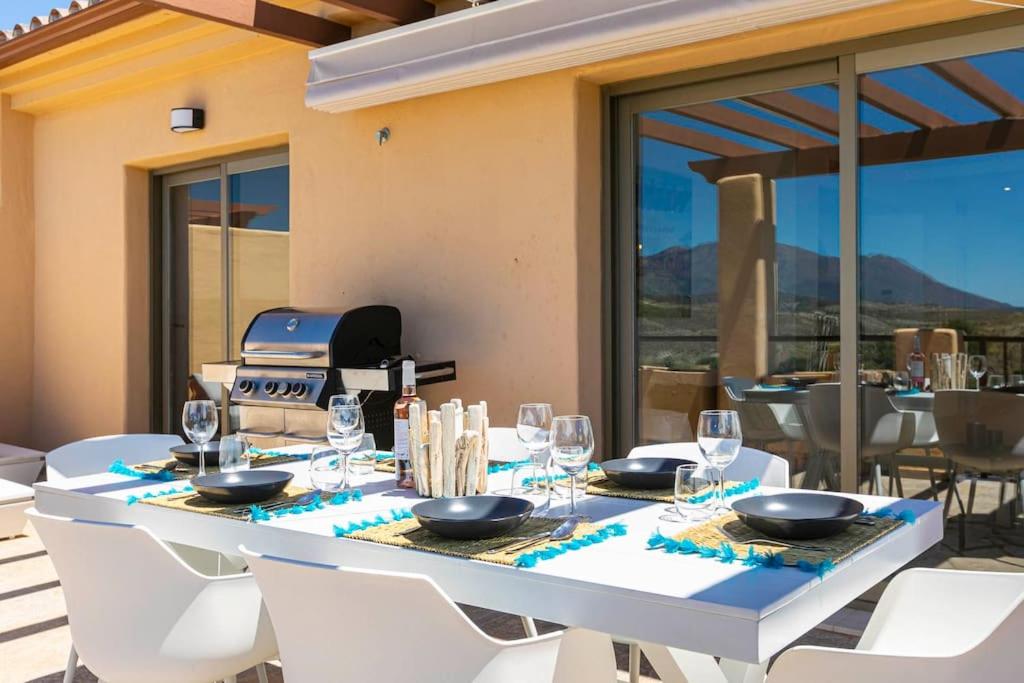 Idyllic penthouse with sea view in Benahavís