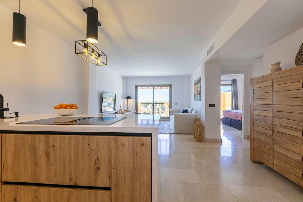 Idyllic penthouse with sea view in Benahavís