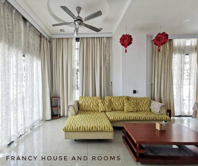 Castle Bungalow In Bercham Ipoh photo 3