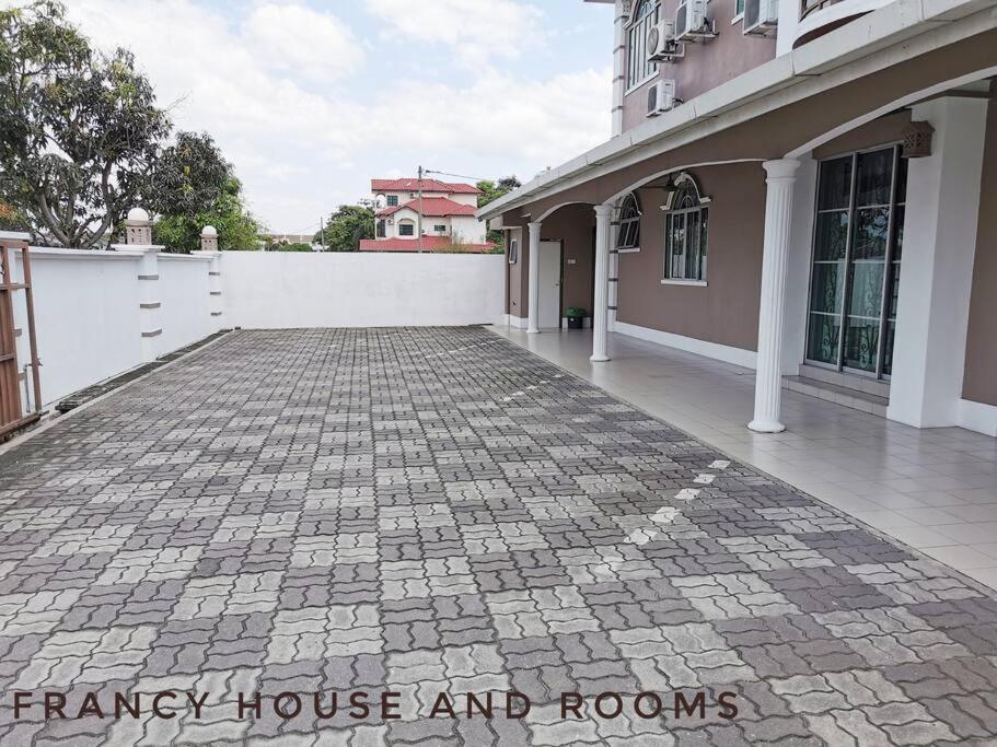 Castle Bungalow In Bercham Ipoh photo 5
