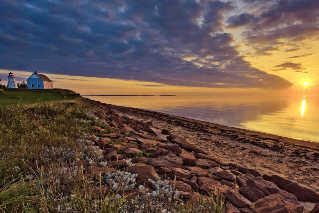 Sunset Off-grid Oyster Creek Cabin