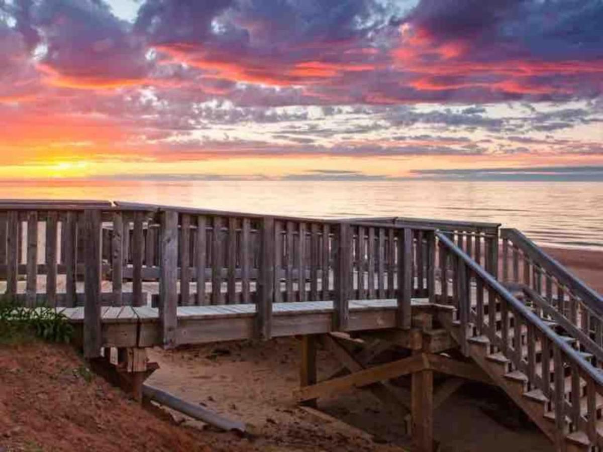 Sunset Off-grid Oyster Creek Cabin