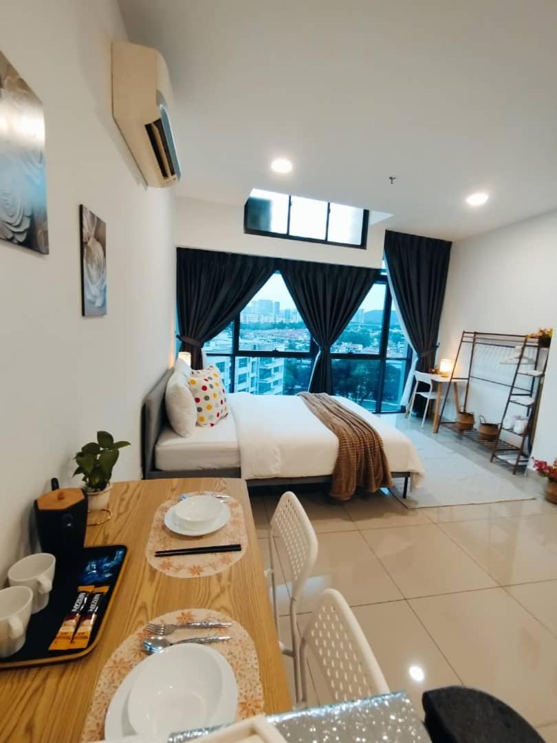 CozyHaven Minimalist QueenStudio Free Private Parking Netflix