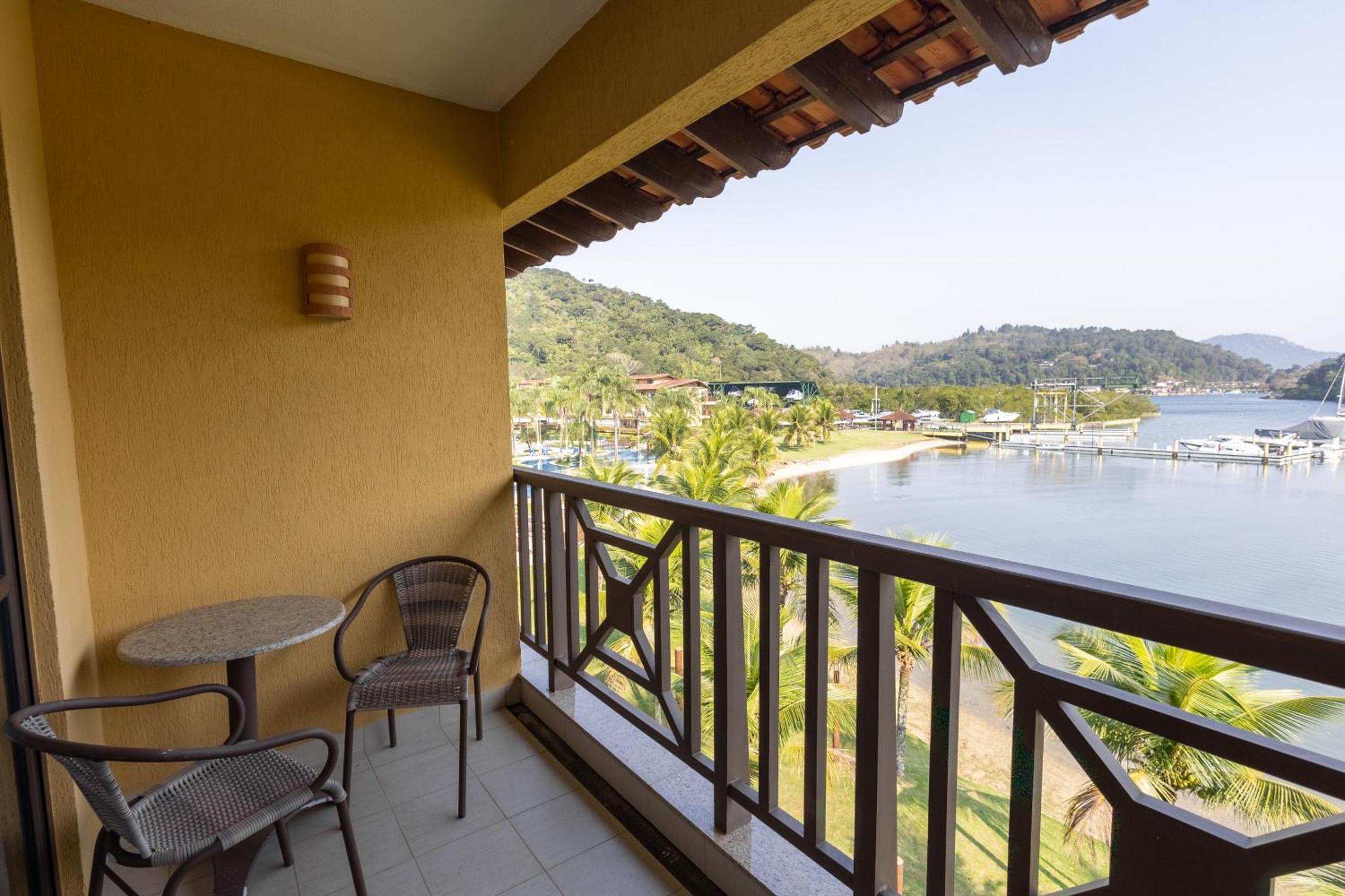 Duplex no Condomínio Costa Bella em Angra dos Reis