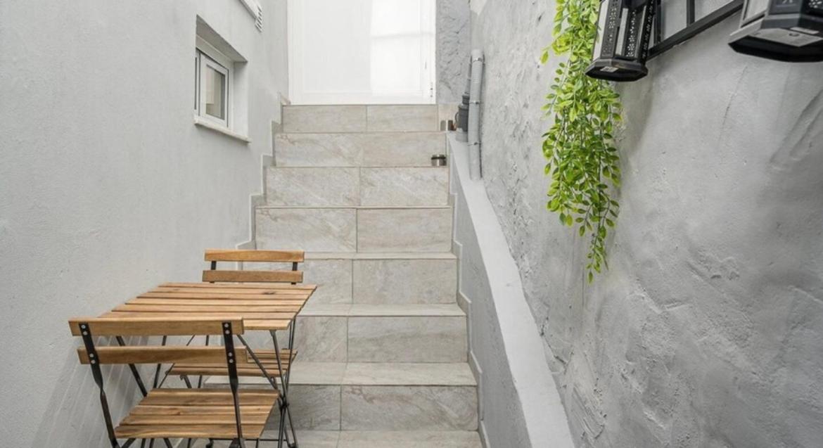 Portas do Porto Studio 79 - main view