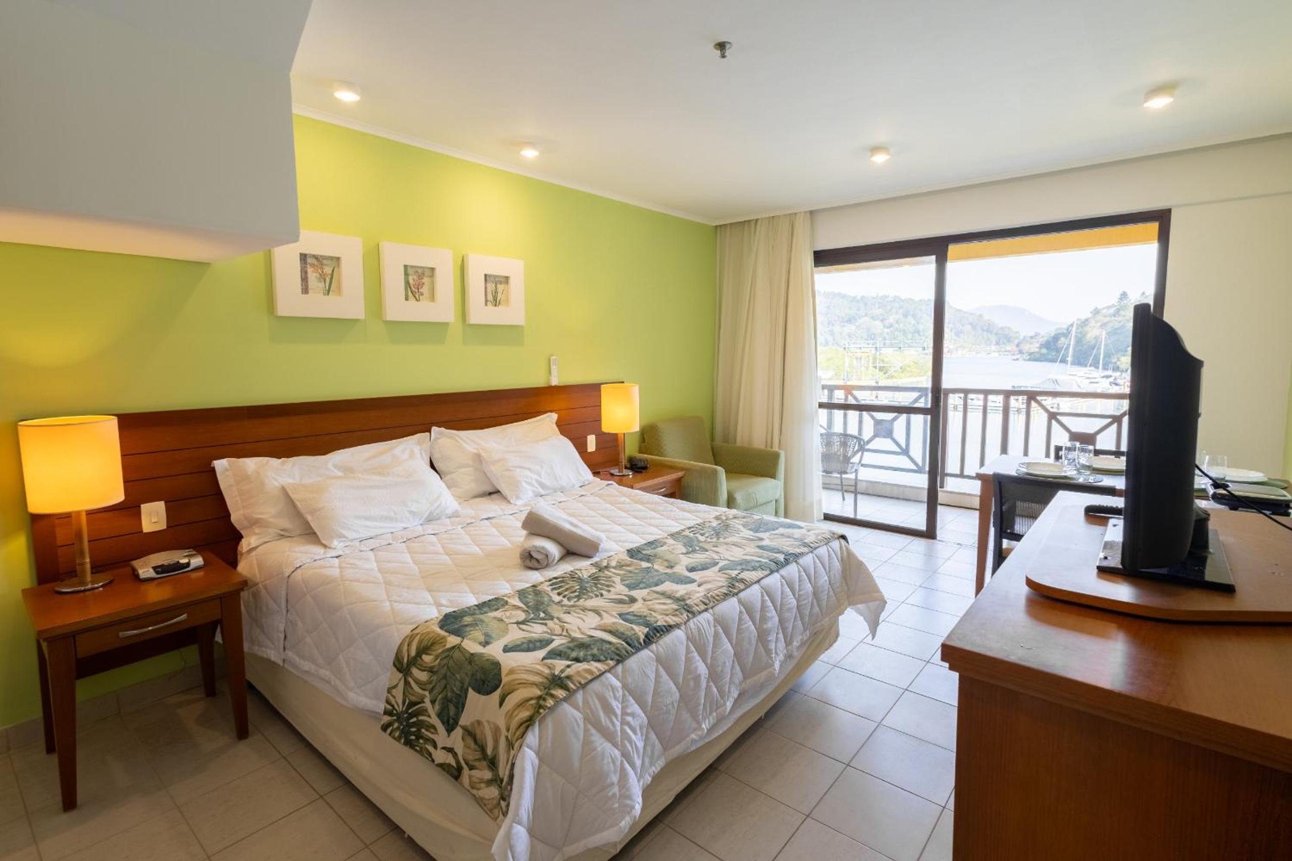 Duplex no Condomínio Costa Bella em Angra dos Reis