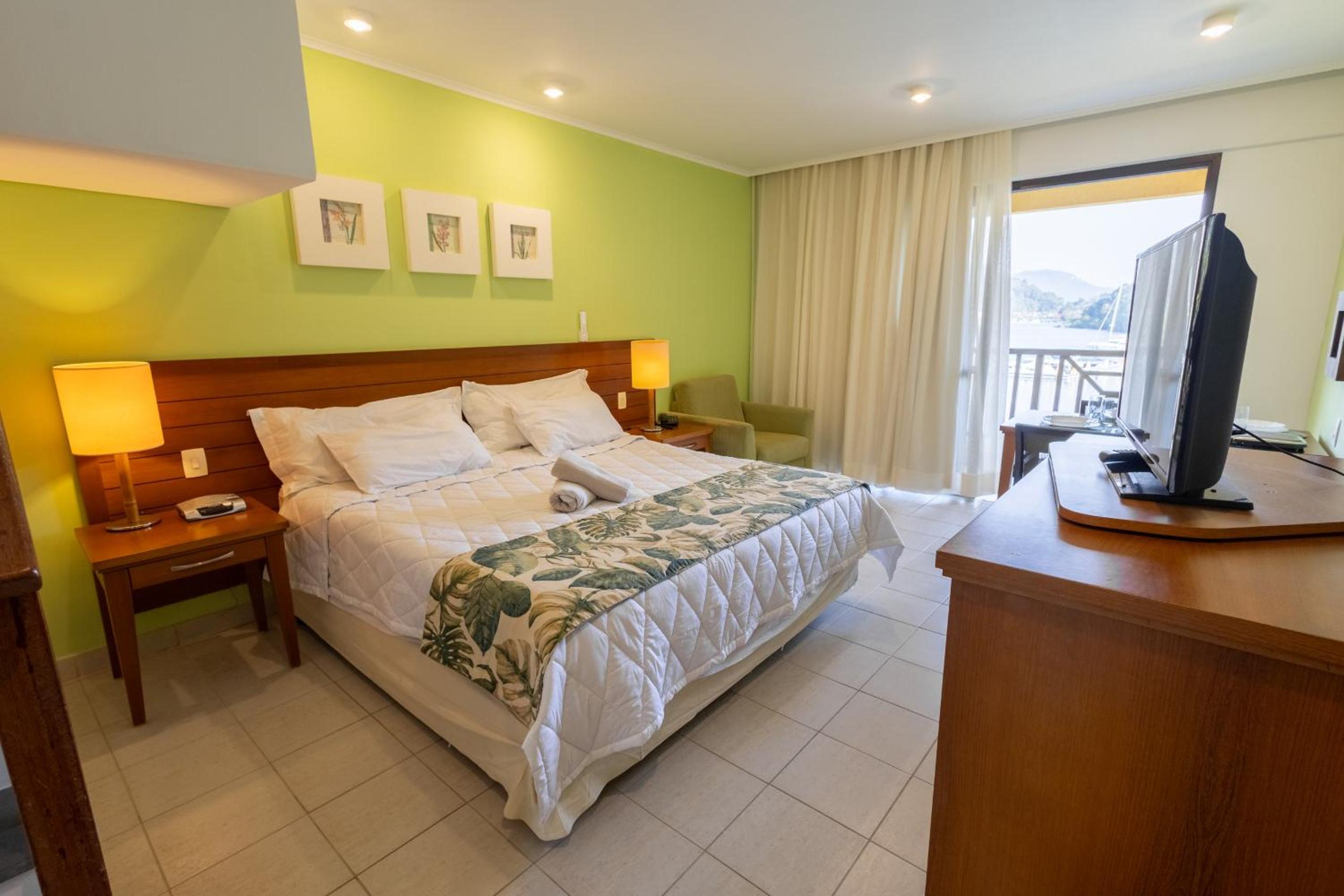 Duplex no Condomínio Costa Bella em Angra dos Reis