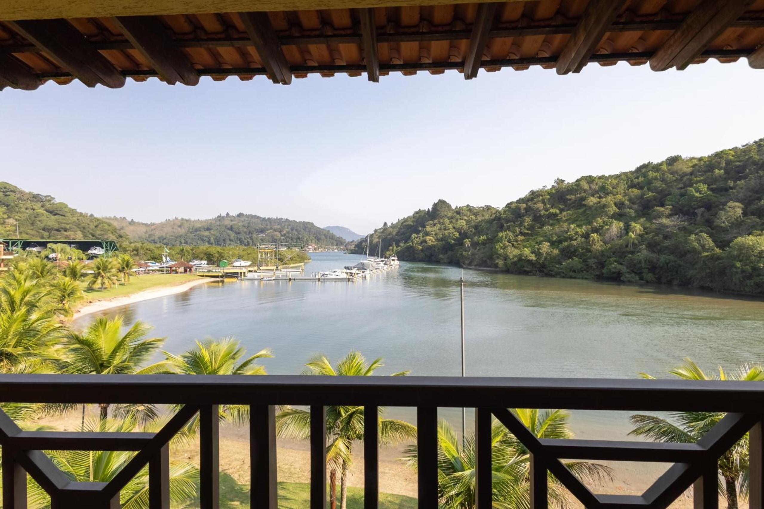 Duplex no Condomínio Costa Bella em Angra dos Reis