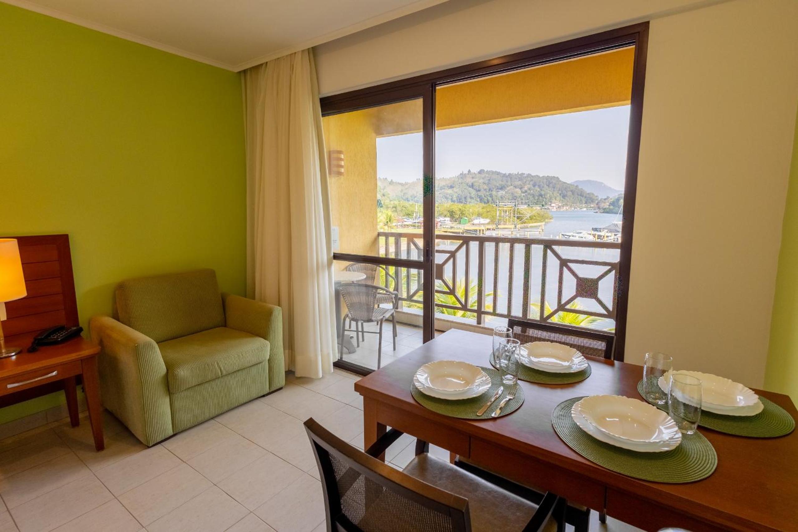 Duplex no Condomínio Costa Bella em Angra dos Reis